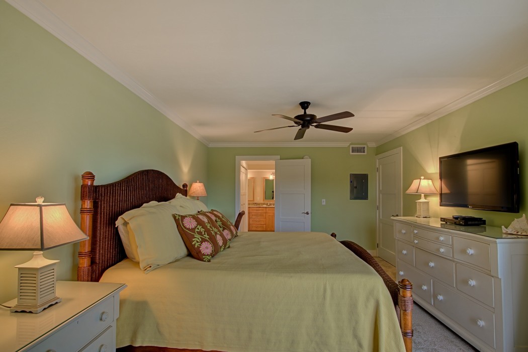 KING BEDROOM WITH APPLE HD TV