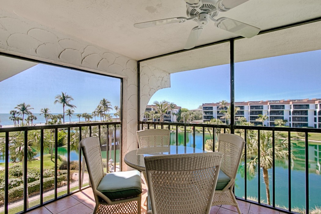 LANAI SEATING FOR BOTH GULF AND LAGOON VIEWS
