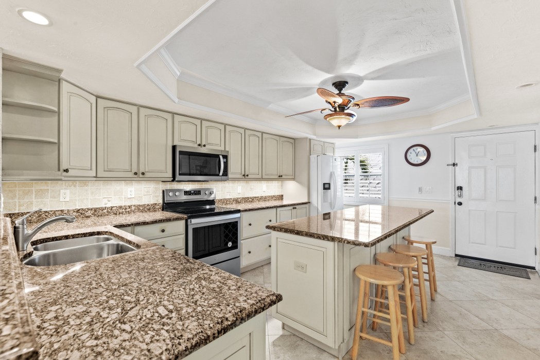 E45: Gourmet Kitchen