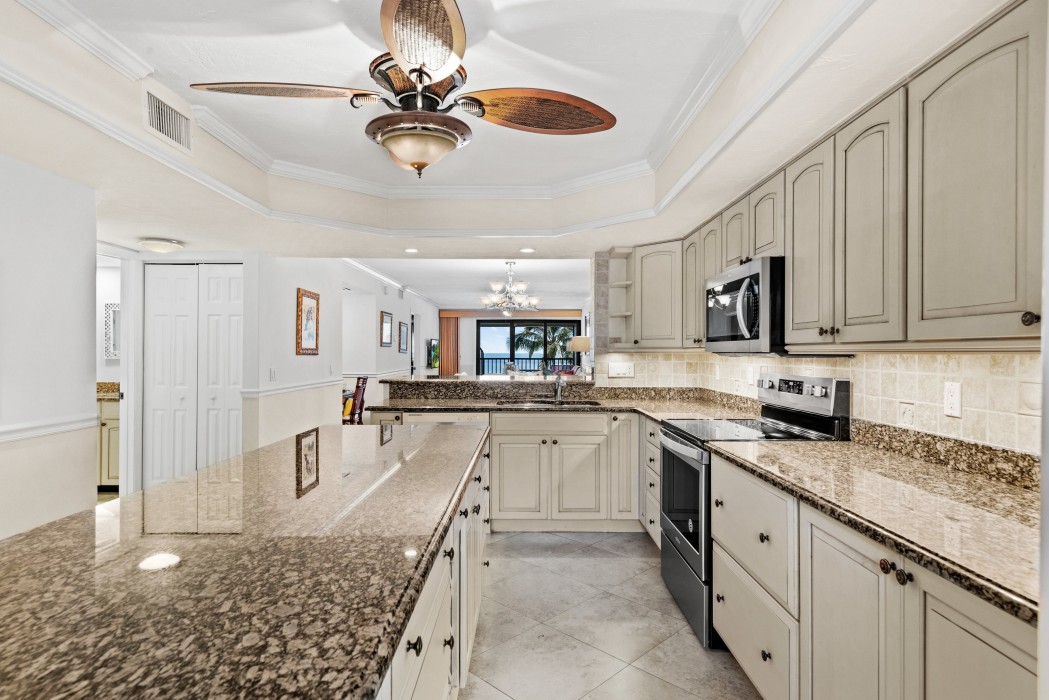 E45: Gourmet Kitchen