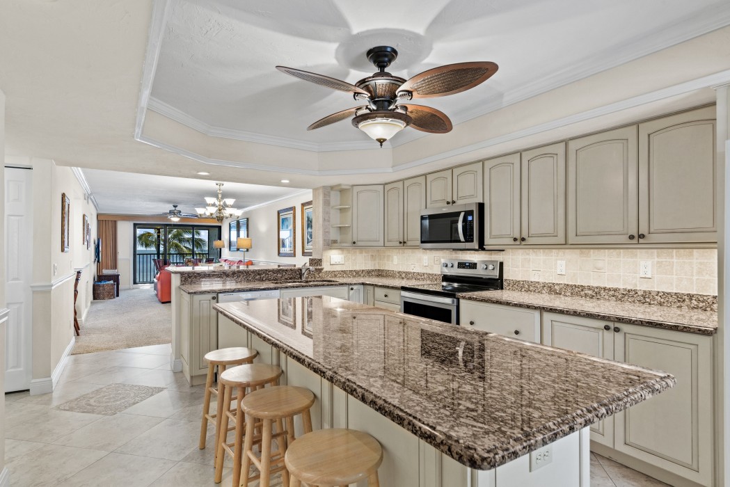 E45: Gourmet Kitchen