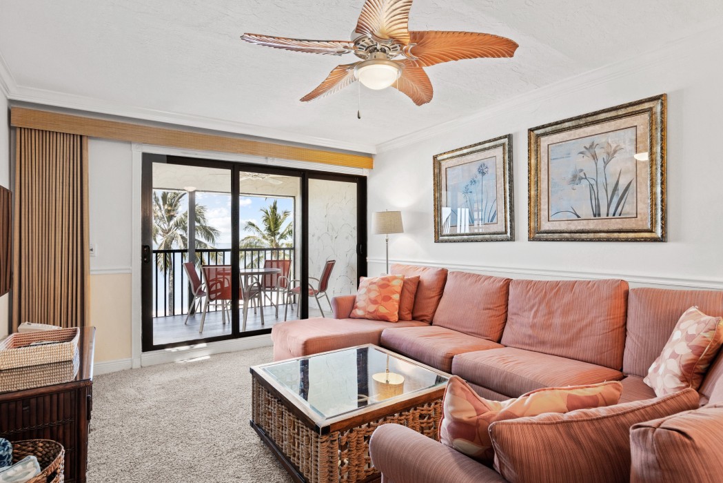 E45: Living Room Seating