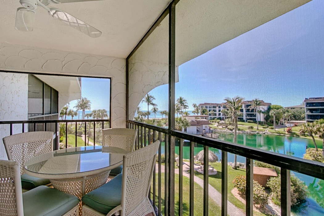 ENJOY WILDLIFE ON THE LAGOON