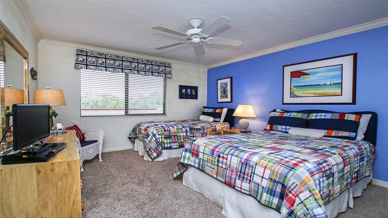 The guest bedroom's double and twin beds offer sleeping options for 2-3 more guests.  The adjacent bathroom is equipped with a combination tub/shower.