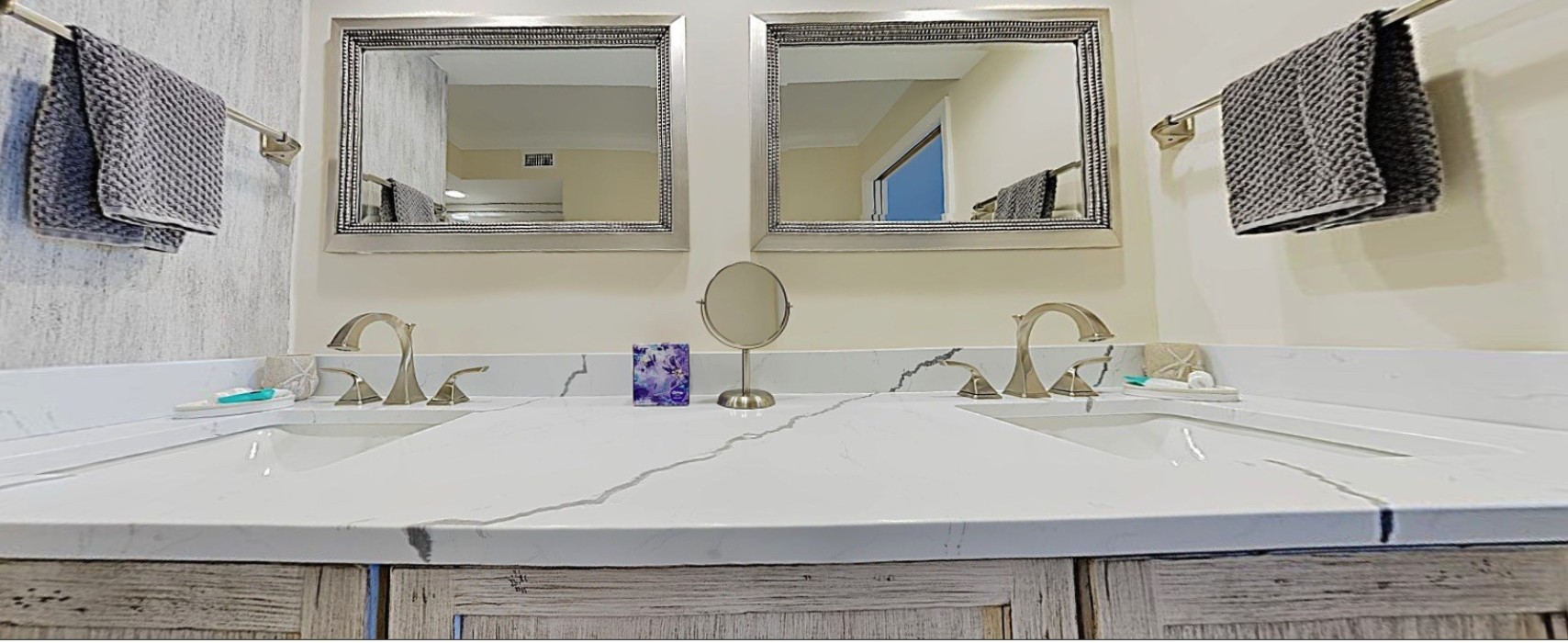 E45: Double Sinks Large Quartz Counter Top