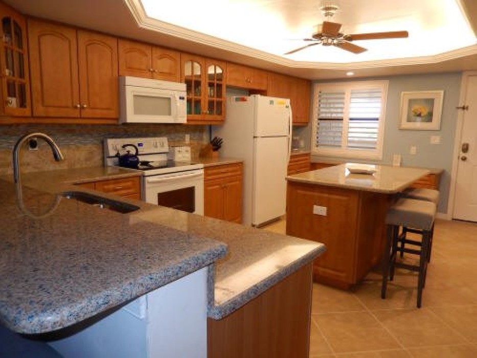 Full equipped kitchen with spacious island