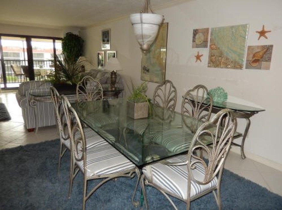 Dining Room seating for 6