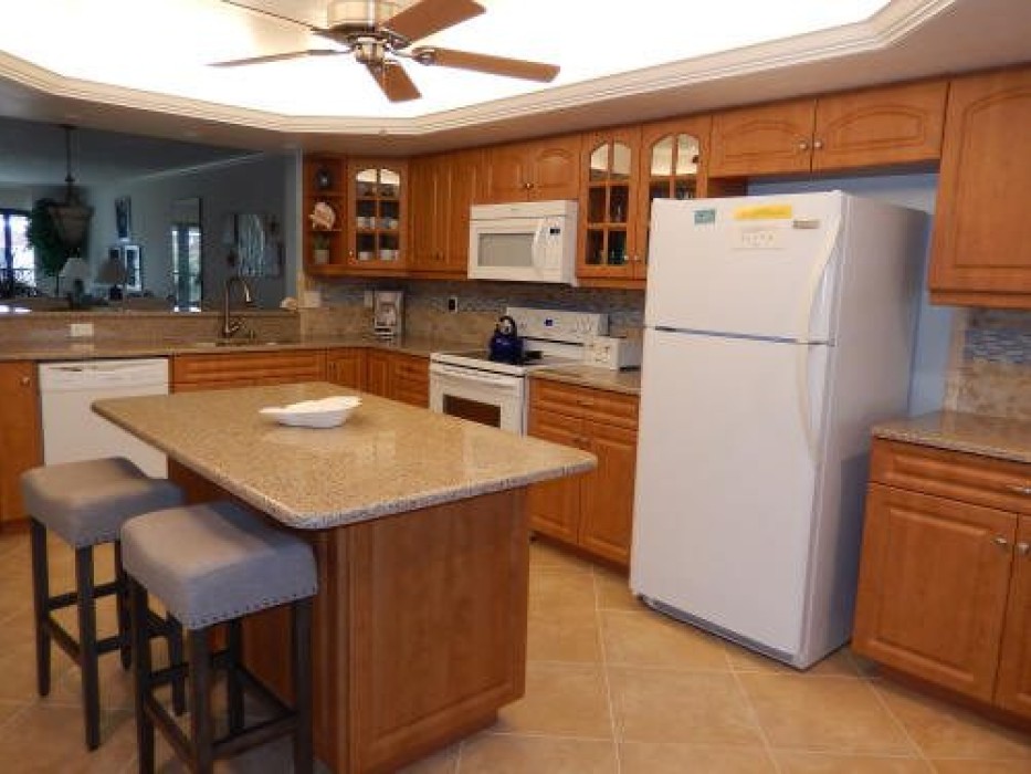 Full equipped kitchen with spacious island