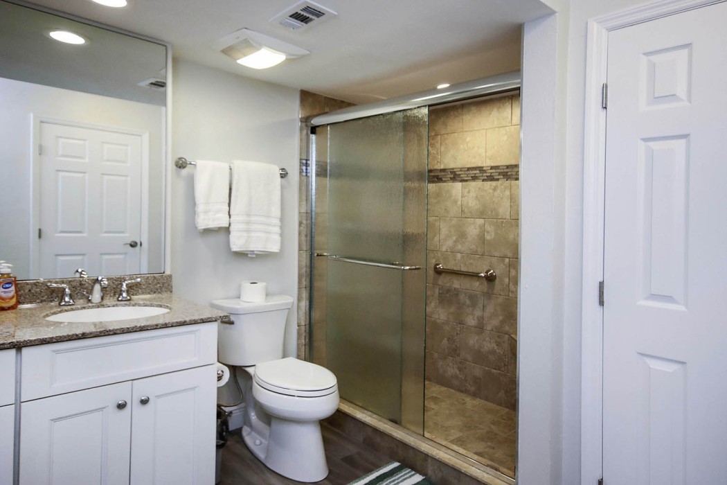 PS E26 Primary Bathroom b