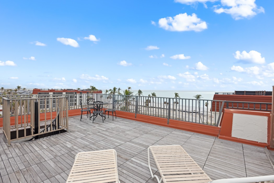 Private Rooftop Sundeck with Gulf and 360 degree Island View