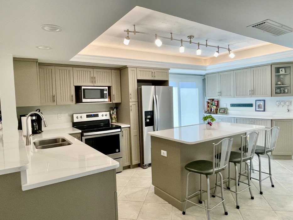 Great kitchen setup. Sit at the island to eat a snack or work on a computer