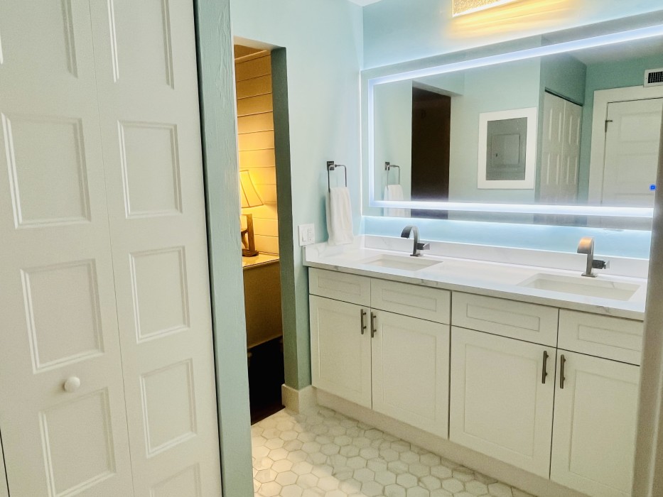 MBR Sink closet IMG 5666 Sanibel Feb 2025 condo pics for website copy