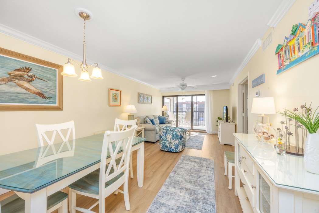 Dining room, seats 6