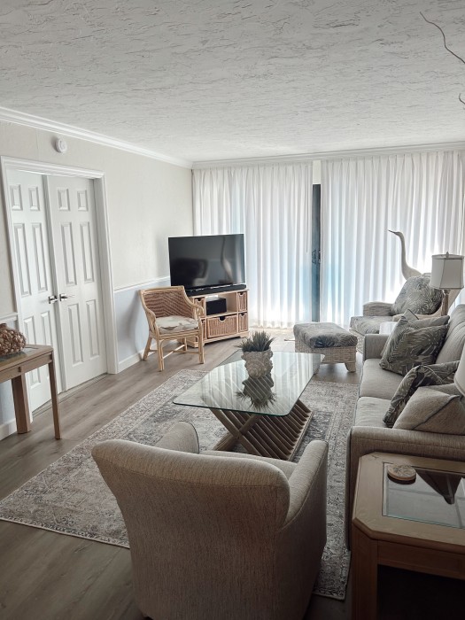 Living Room with Smart TV and Sounds Bar