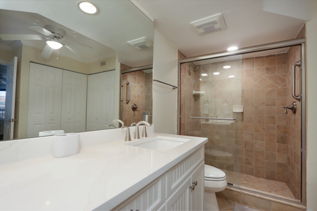 Primary En-Suite Bathroom