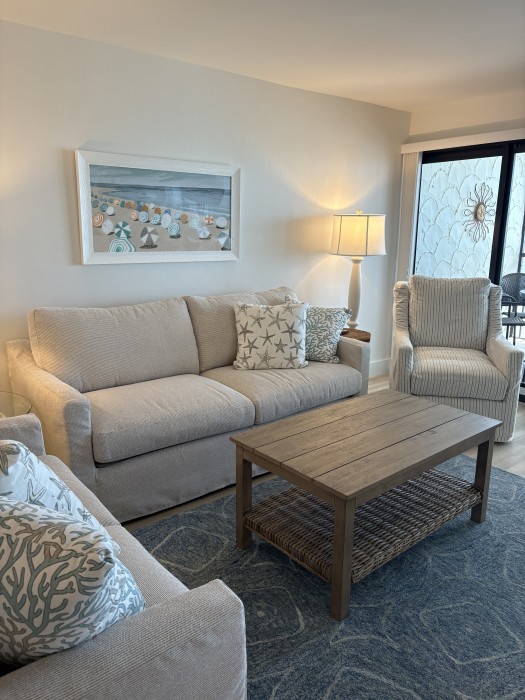 Living room - Comfy seating with a smart TV and a spectacular view of the Gulf.