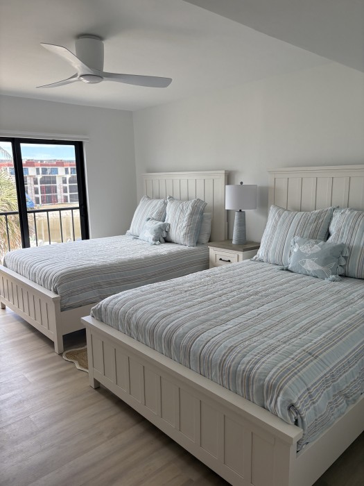 Guest bedroom #2 - 2 Queen beds, a smart TV with view of the pool and gulf.
