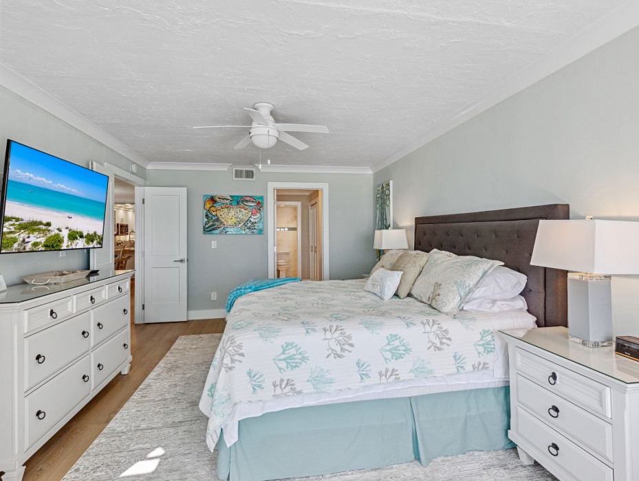 Master bedroom ensuite bathroom