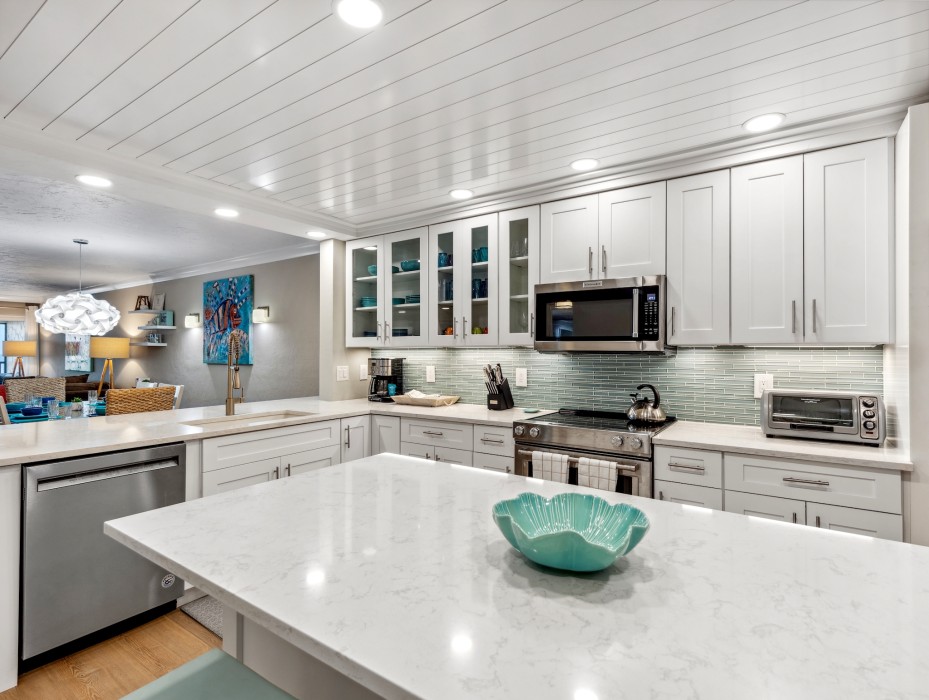 Kitchen with large cooking space