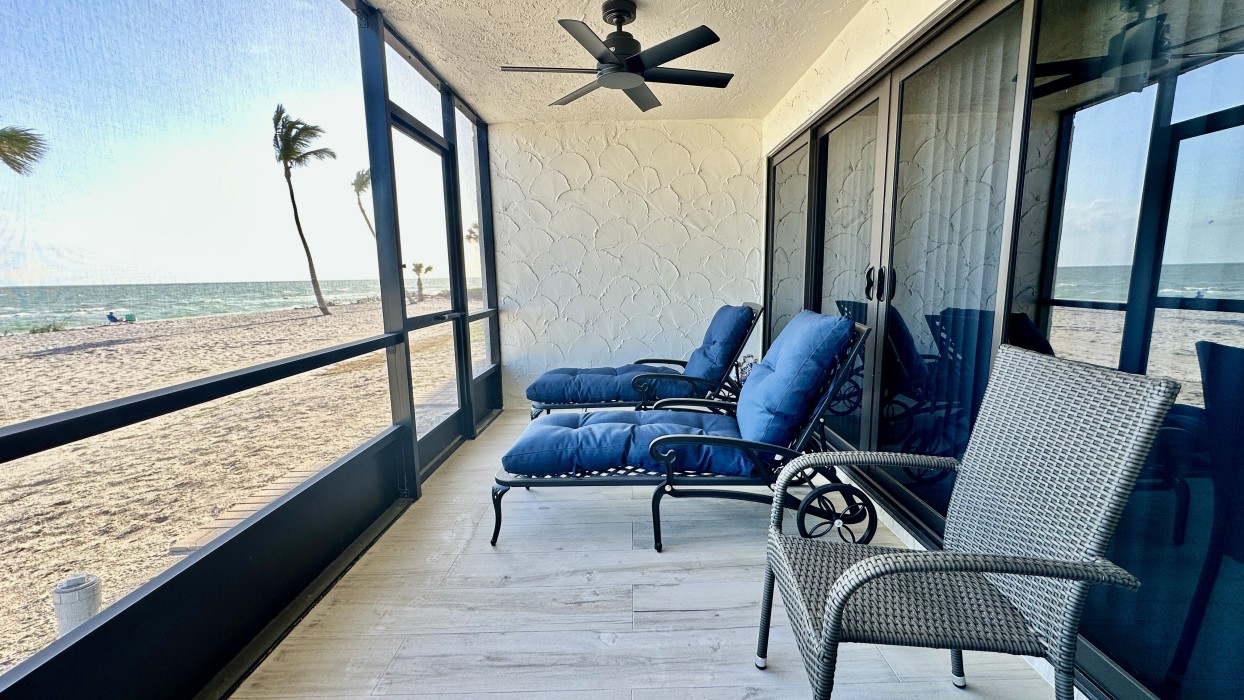 The screened lanai seats 4. Walk right out to the beach!