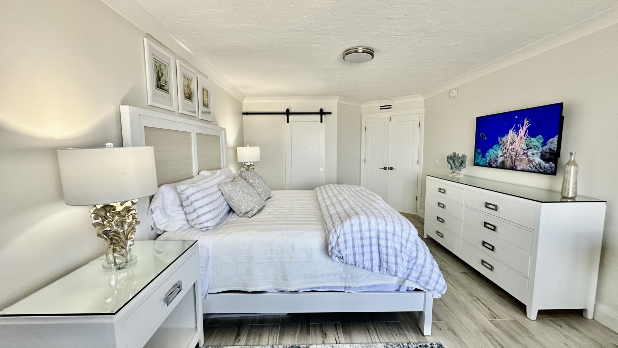 Wake up or fall asleep to the sound of the waves just outside your bedroom.