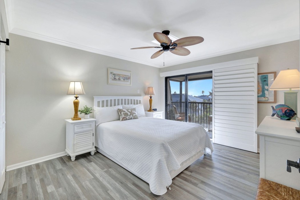 Guest bedroom with Queen Bed and Twin Trundle with private balcony