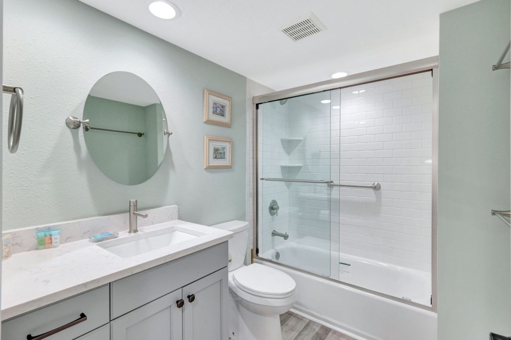 Nicely appointed guest bath