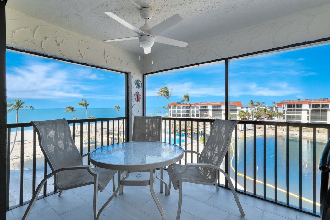 Beautiful corner lanai with direct gulf views