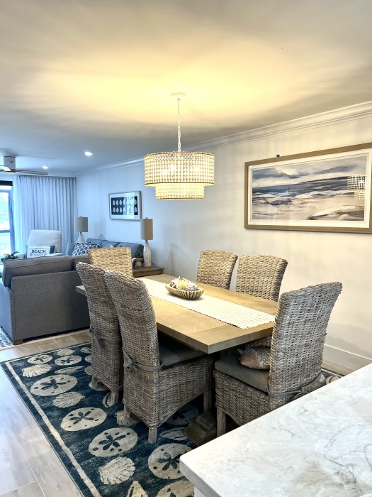 Dining room, with seating for 6