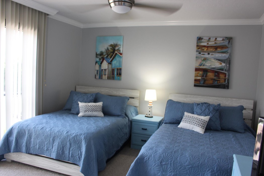 2nd bedroom with 2 full beds