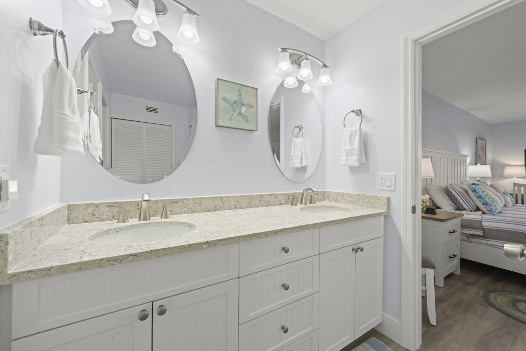 Primary Bathroom 1e
