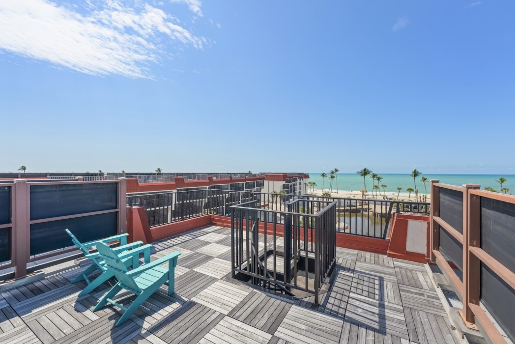 Rooftop Patio 1c