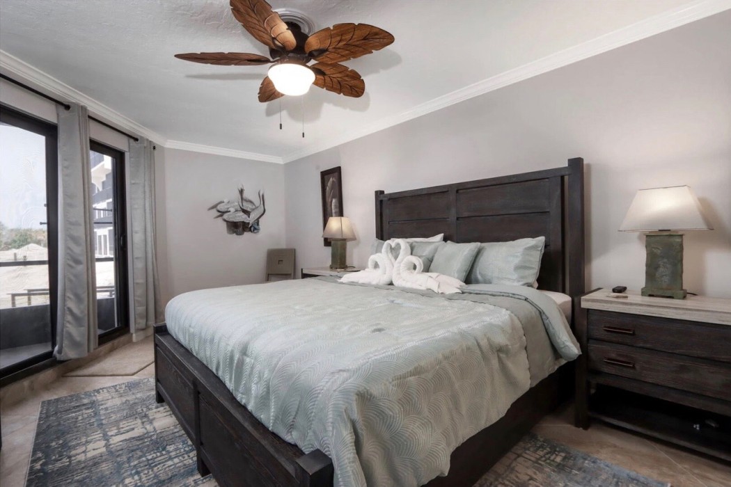 Master bedroom with walkout to the lanai
