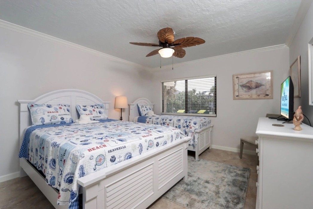 Guest bedroom sleeps up to 3 people