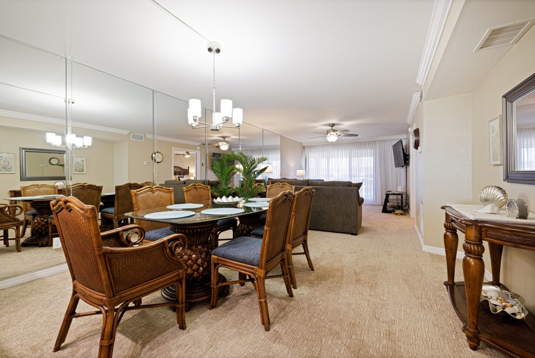 Dining room with plenty of seating for your group or family