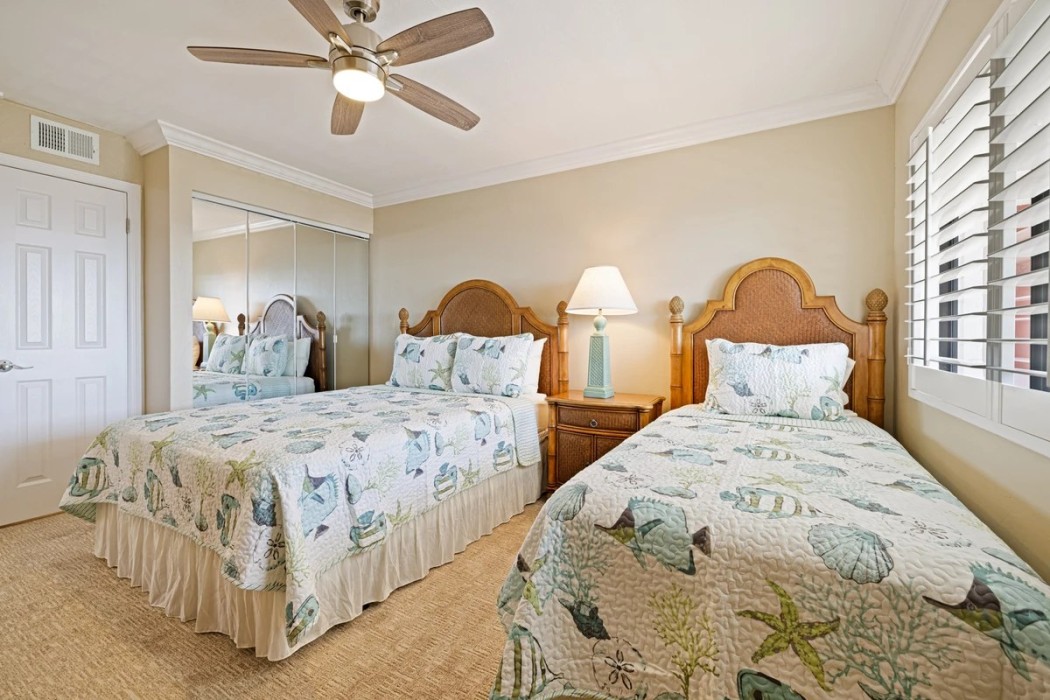 Guest bedroom with queen and twin beds