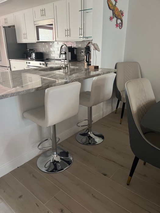 3 UNIT D1 Pointe Santo Kitchen Breakfast Area