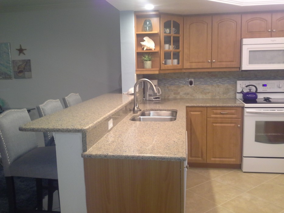 Full equipped kitchen with spacious island