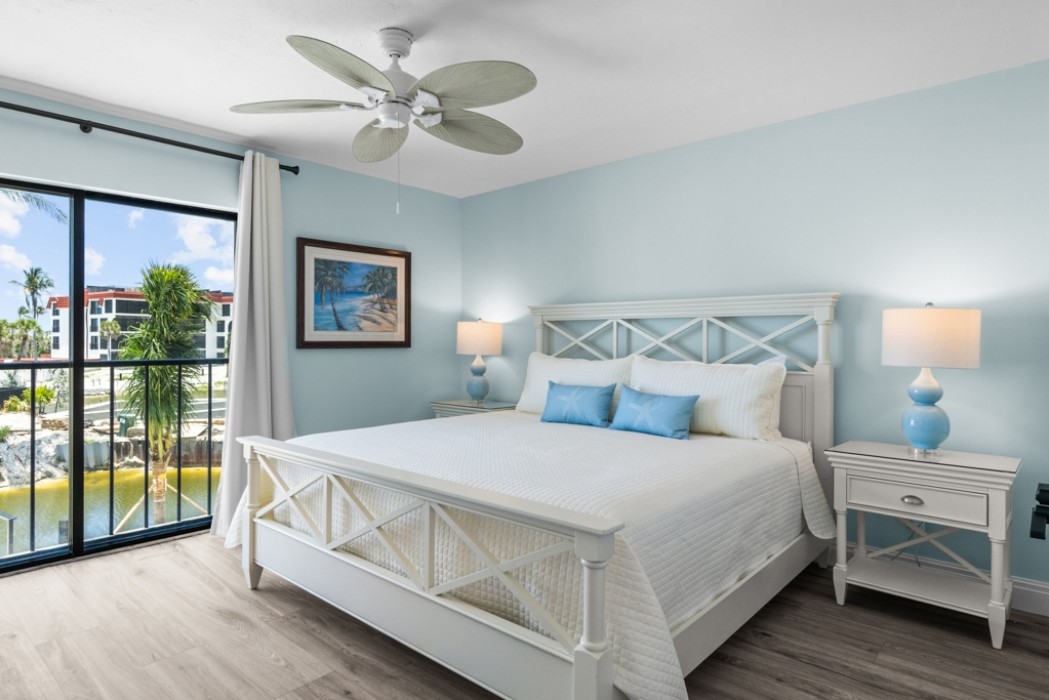 Guest Bedroom offers king size bed and full, direct Gulf views