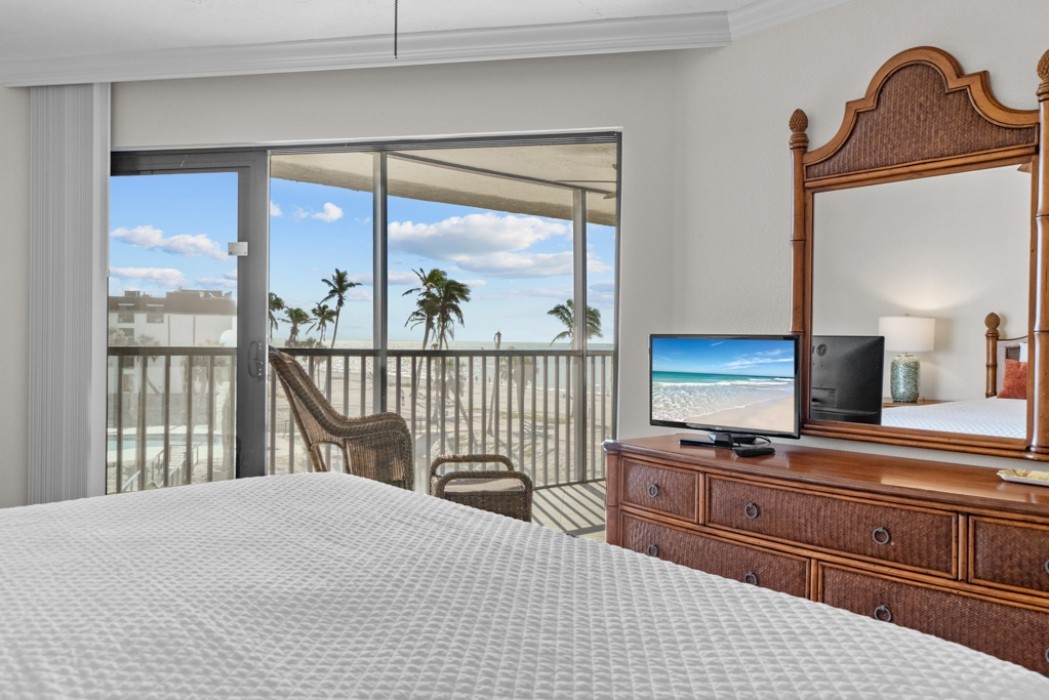 Master bedroom w/ gulf view