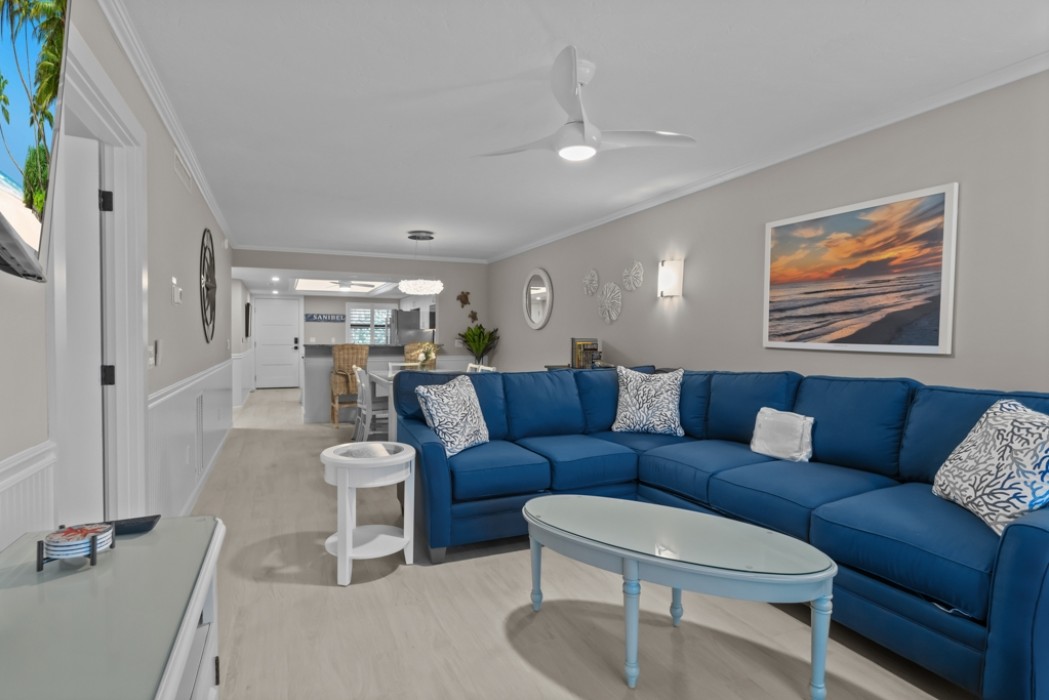 LR looking toward dining