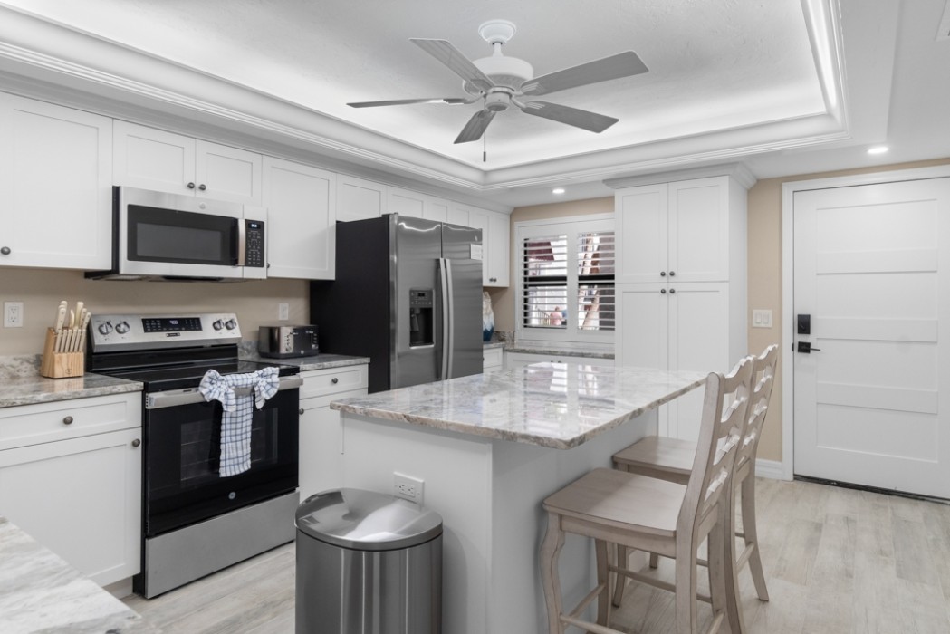 New kitchen w/new appliances