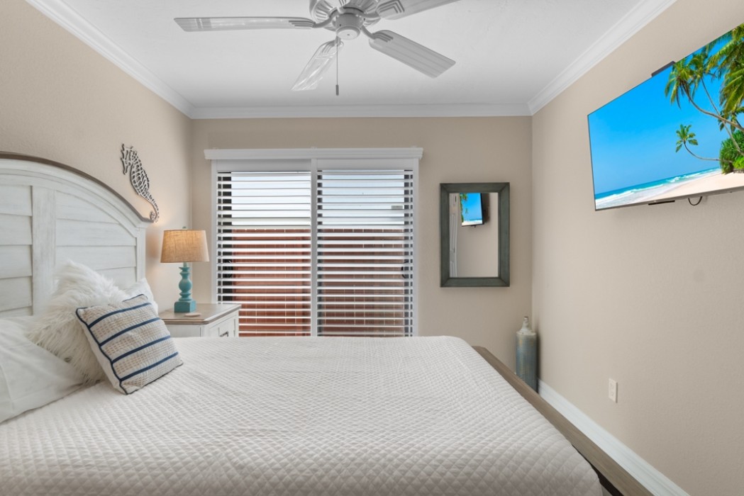 Guest bedroom w/ mounted tv