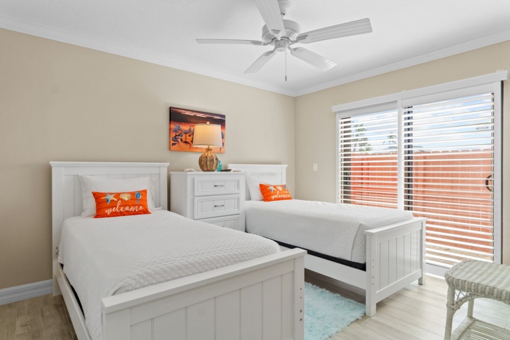 Guest guest w/two twin beds