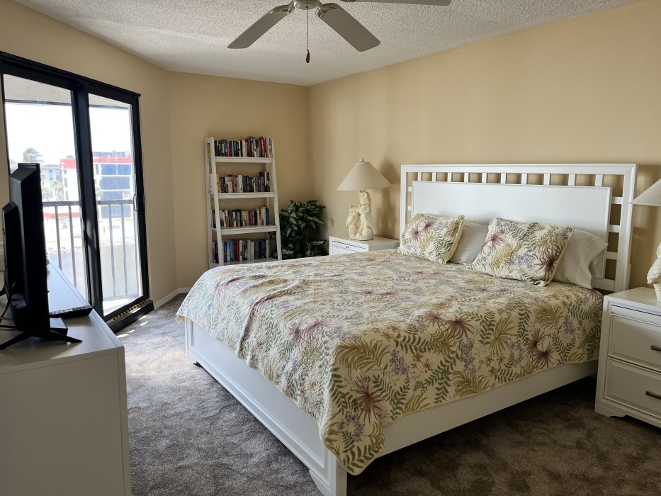 Master Bedroom with king size bed and flat screen TV