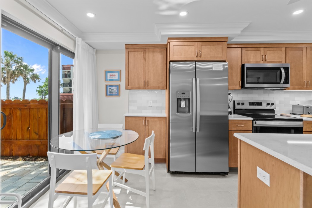 Breakfast area in kitchen