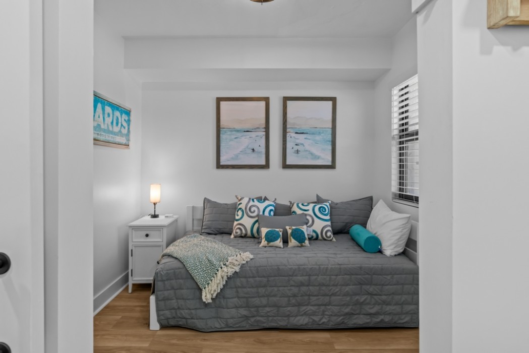 Den near the front door w/twin