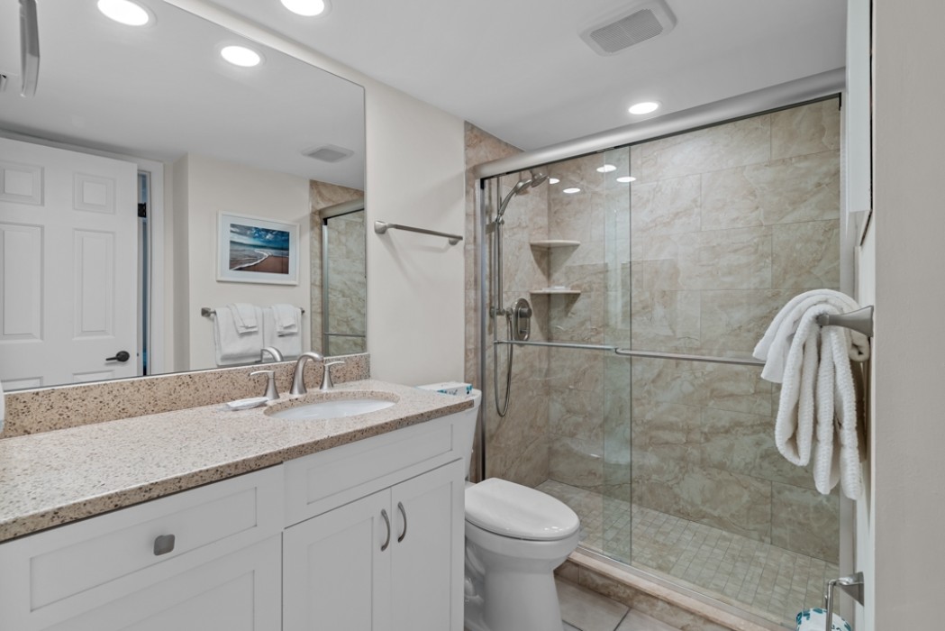 Guest bathroom w/walk-in shower