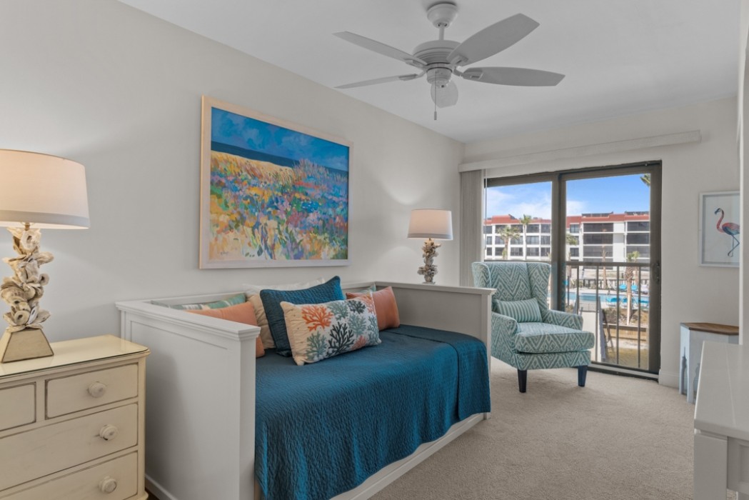 Open den area off the LR