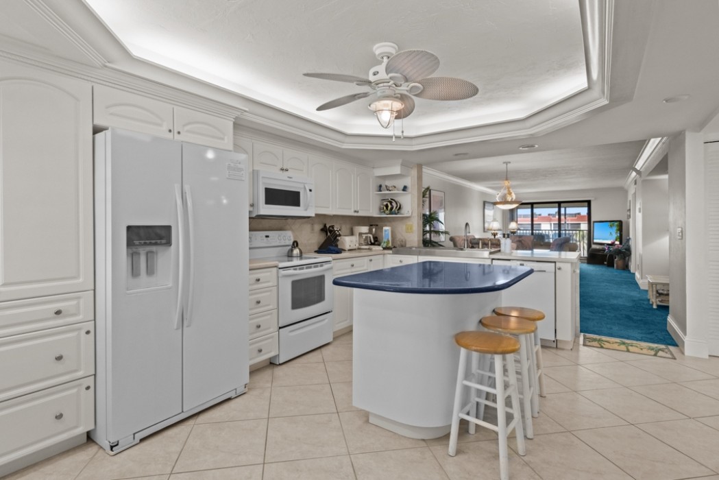 Updated and fully equipped kitchen